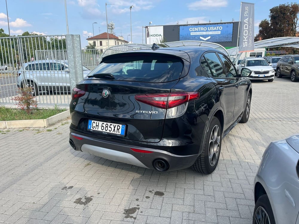 Alfa Romeo Stelvio usata a Milano (7)