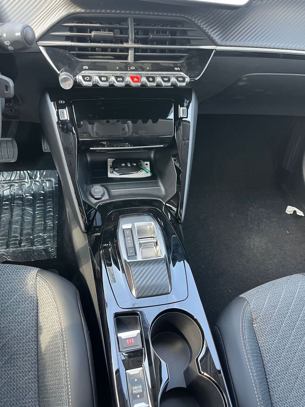 Peugeot 208 nuova a Milano (17)