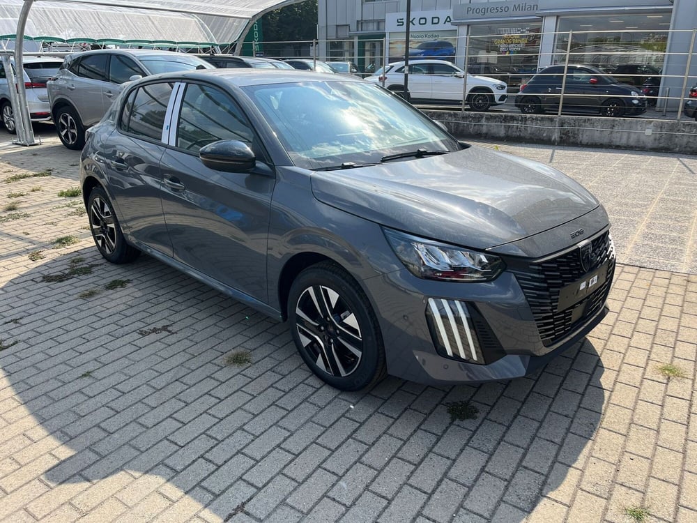 Peugeot 208 nuova a Milano (3)
