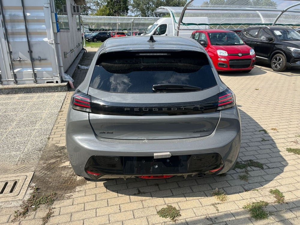 Peugeot 208 nuova a Milano (8)