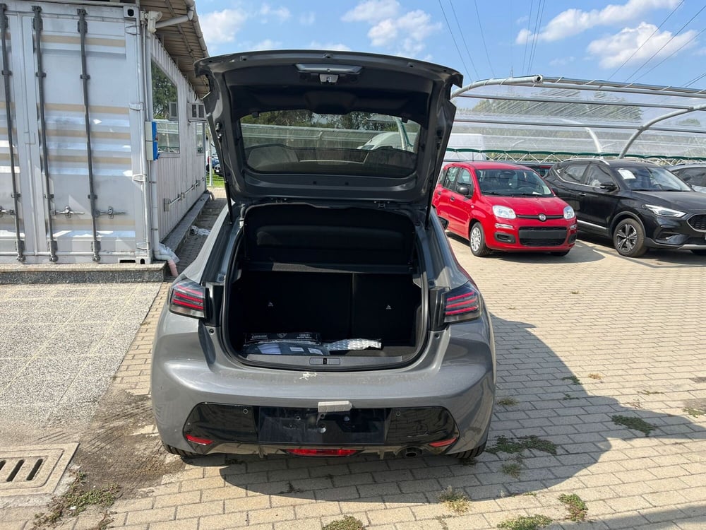Peugeot 208 nuova a Milano (9)