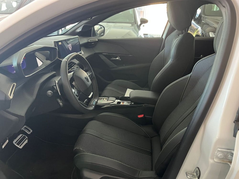 Peugeot 208 nuova a Milano (12)