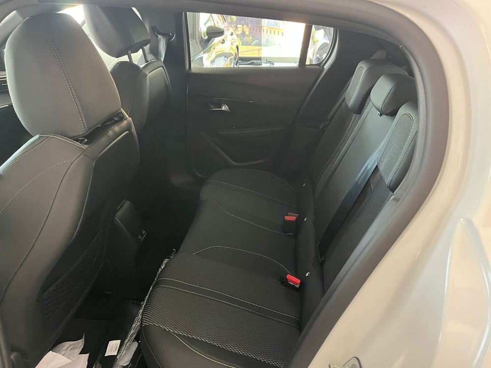 Peugeot 208 nuova a Milano (16)