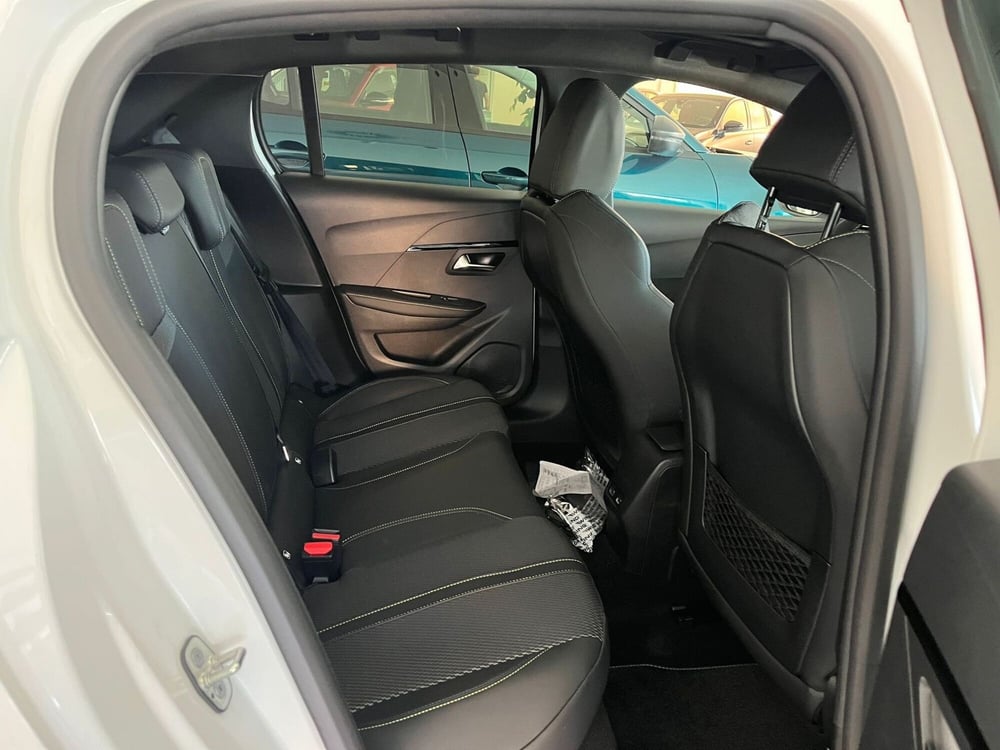 Peugeot 208 nuova a Milano (17)