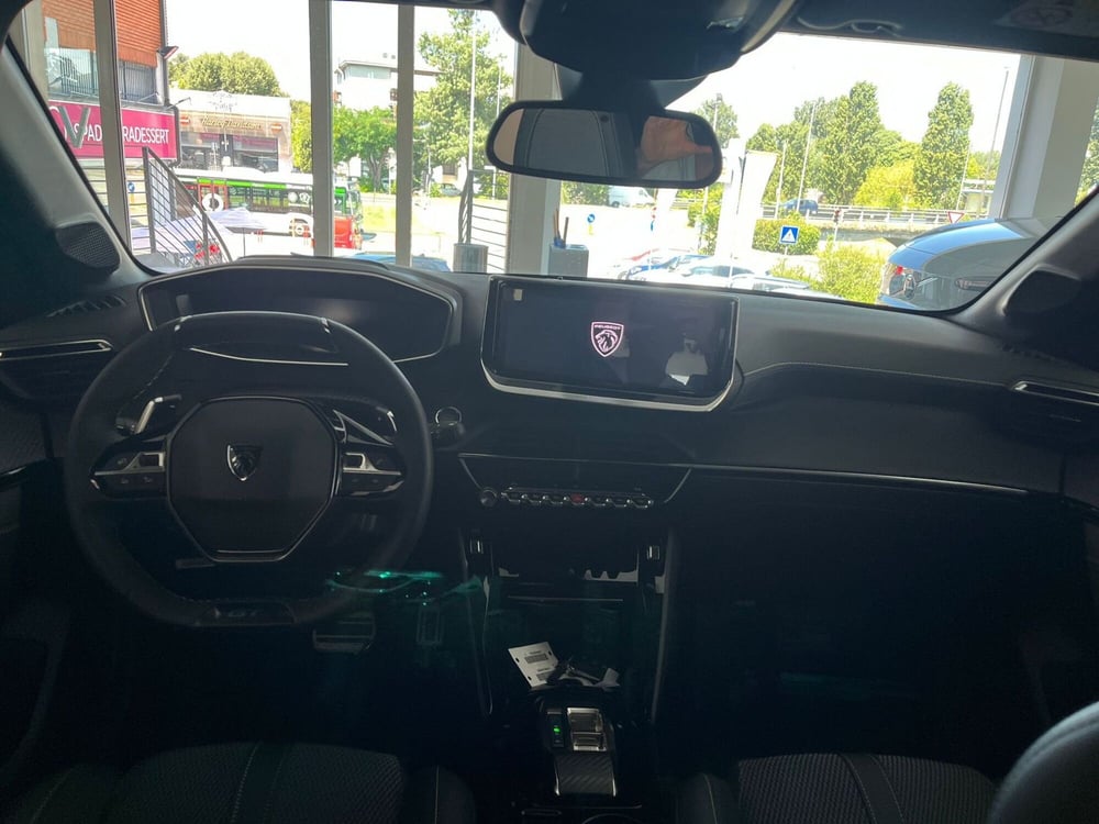Peugeot 208 nuova a Milano (18)