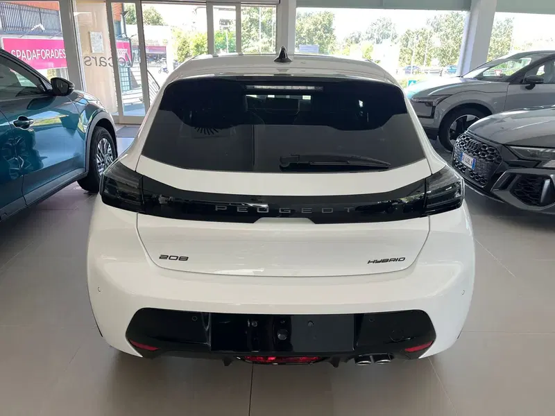 Peugeot 208 nuova a Milano (7)