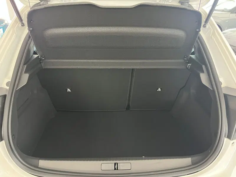 Peugeot 208 nuova a Milano (9)