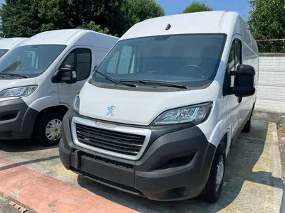 Peugeot Boxer Furgone 335 L3H2 2.2 bluehdi 140cv S&amp;S vetrato at8 nuova a Milano