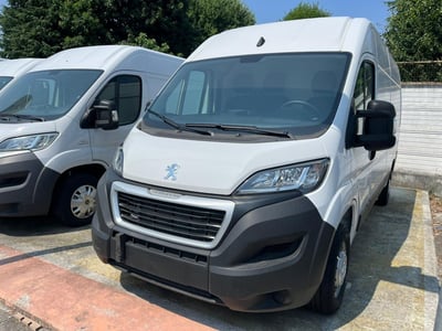 Peugeot Boxer Furgone 335 L3H2 2.2 bluehdi 140cv S&amp;S vetrato at8 nuova a Milano