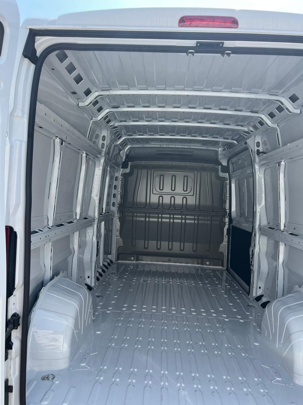 Peugeot Boxer Furgone nuova a Milano (6)