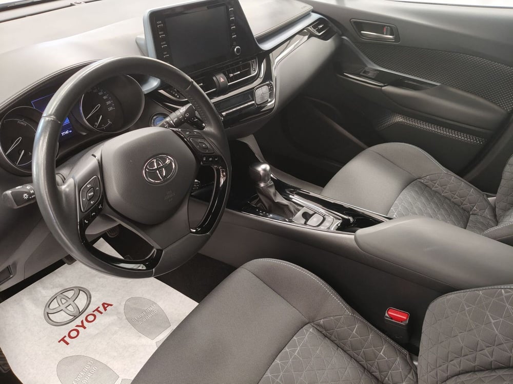 Toyota Toyota C-HR usata a Roma (12)