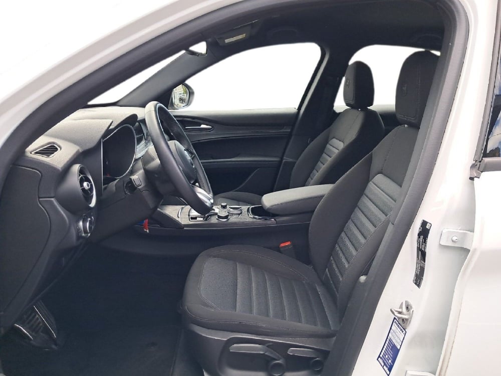 Alfa Romeo Stelvio usata a Salerno (10)