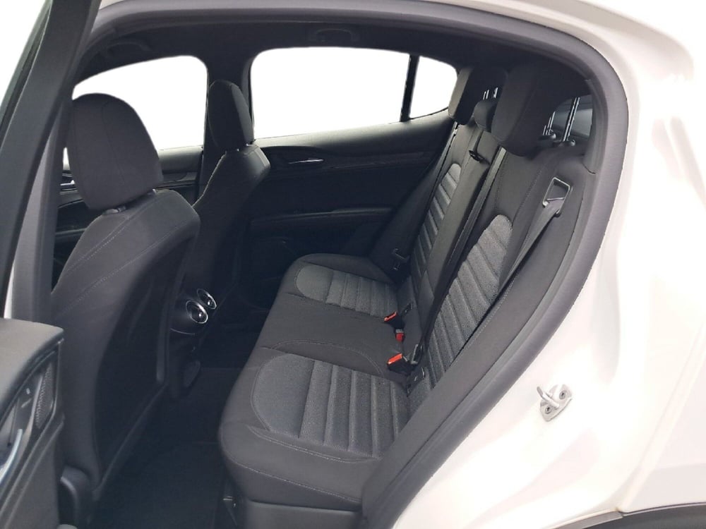 Alfa Romeo Stelvio usata a Salerno (11)