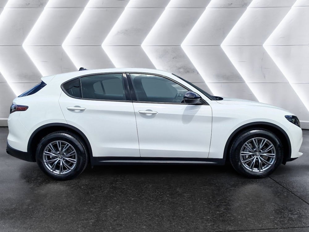 Alfa Romeo Stelvio usata a Salerno (4)