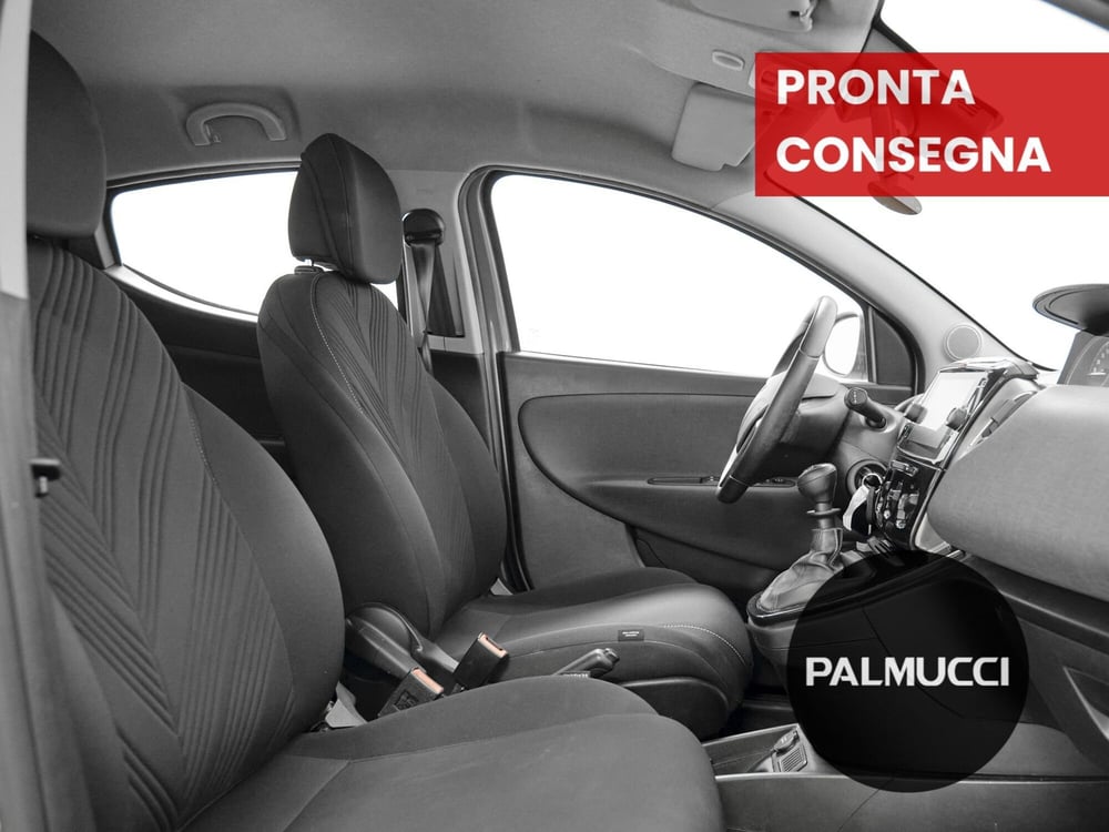 Lancia Ypsilon usata a Prato (13)