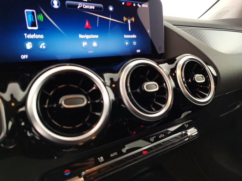 Mercedes-Benz GLA SUV usata a Massa-Carrara (7)