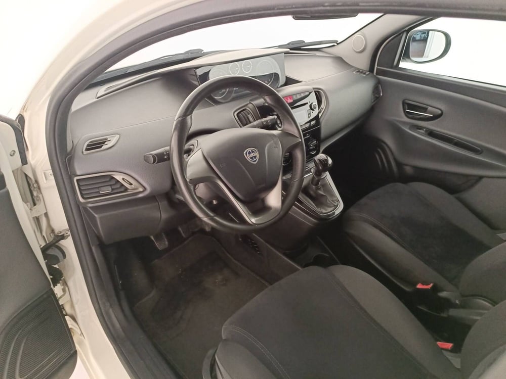 Lancia Ypsilon usata a Treviso (10)
