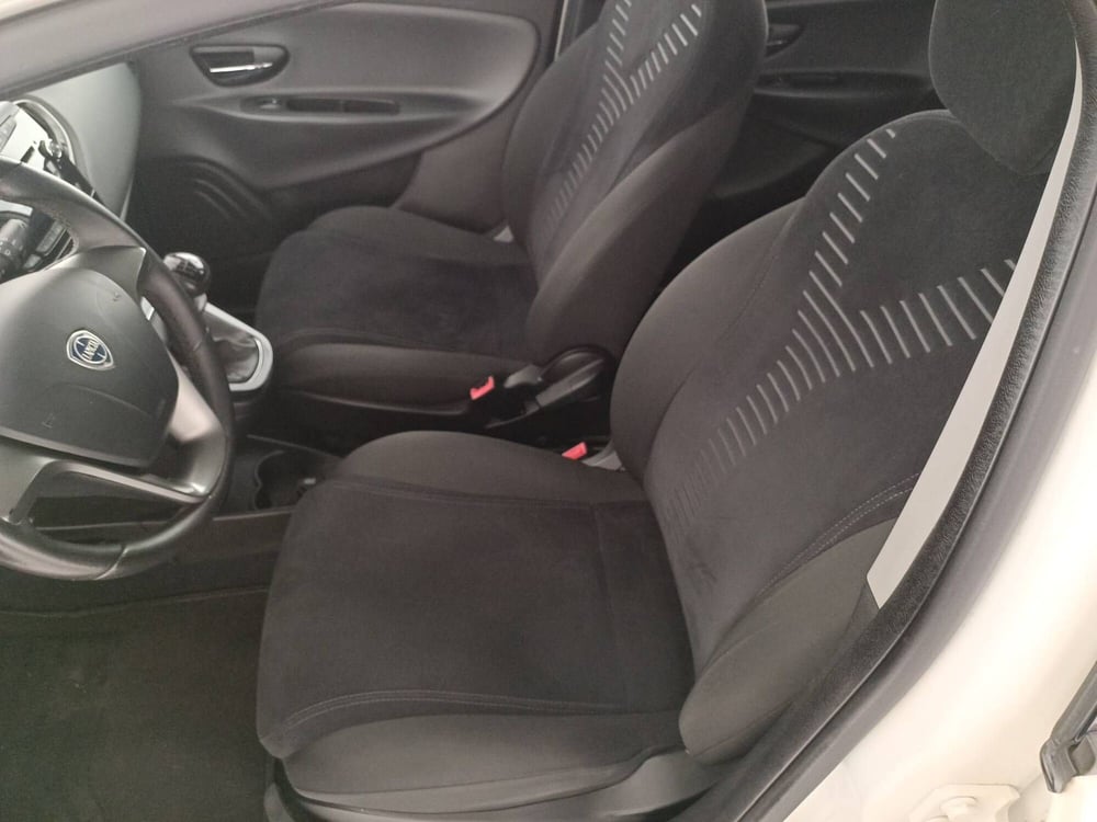Lancia Ypsilon usata a Treviso (11)