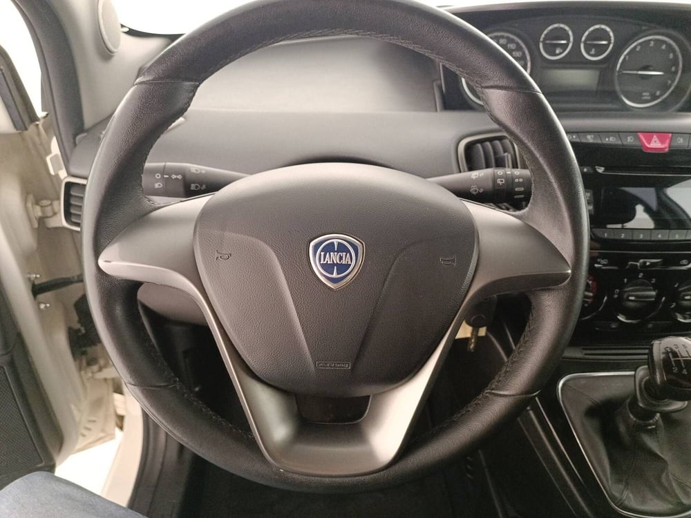 Lancia Ypsilon usata a Treviso (13)