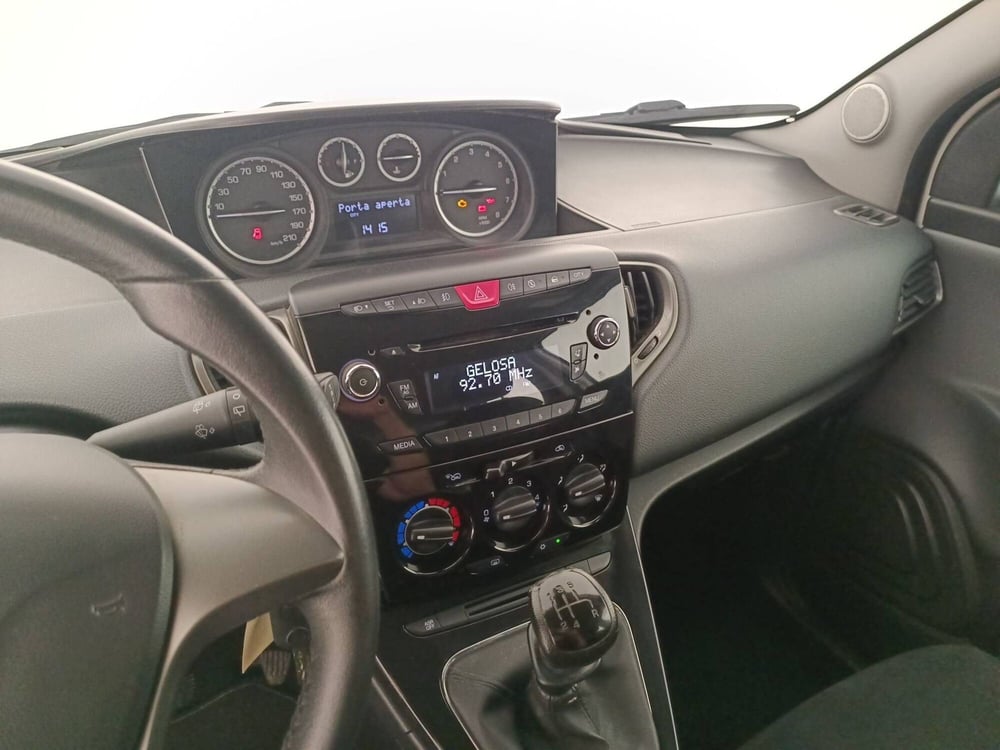 Lancia Ypsilon usata a Treviso (17)