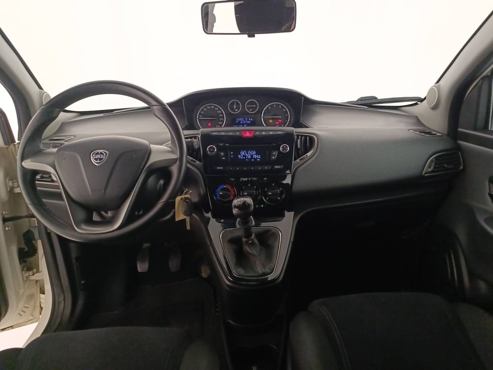 Lancia Ypsilon usata a Treviso (9)