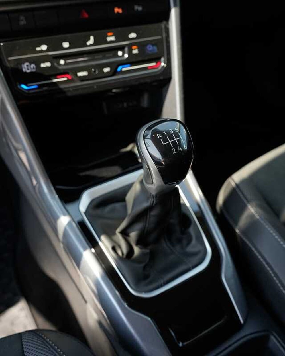 Volkswagen T-Roc usata a Rovigo (13)