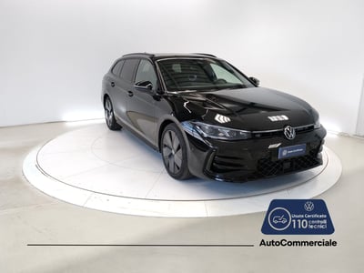 Volkswagen Passat 2.0 tdi scr R-Line 150cv dsg del 2024 usata a Bologna