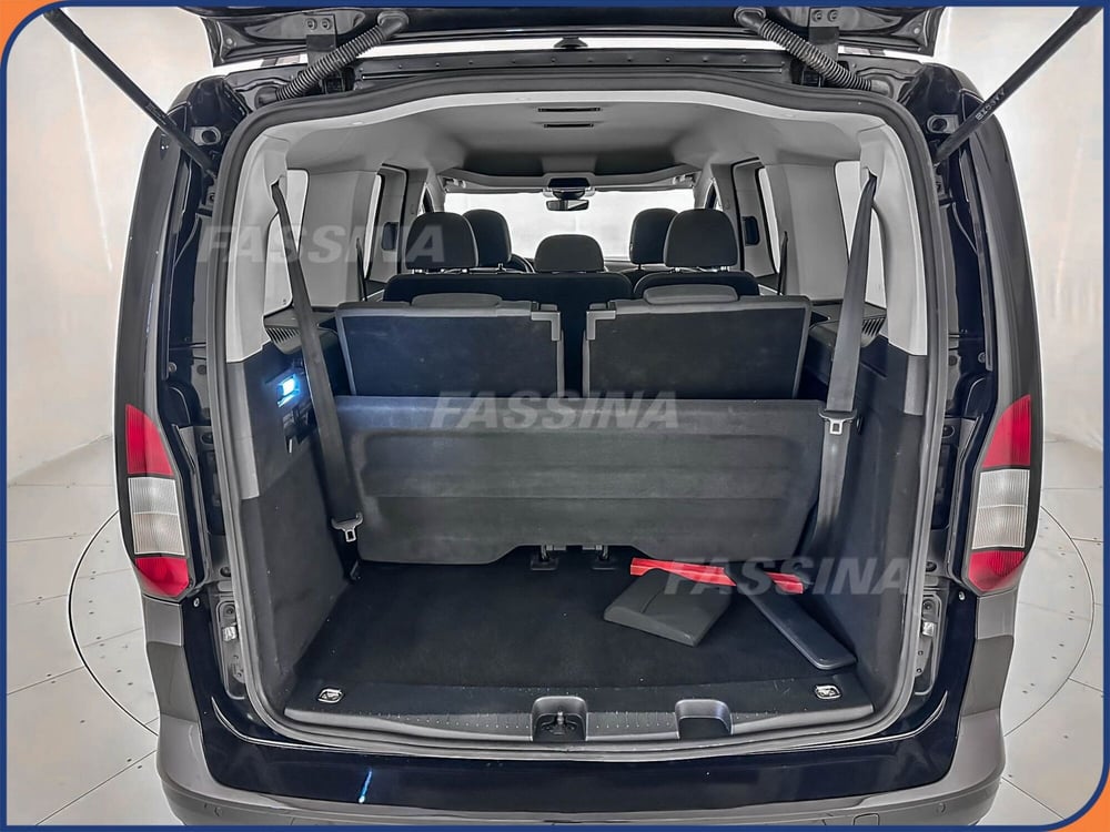 Ford Tourneo Connect usata a Milano (11)