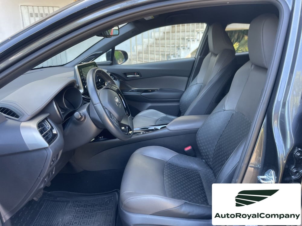 Toyota Toyota C-HR usata a Roma (11)