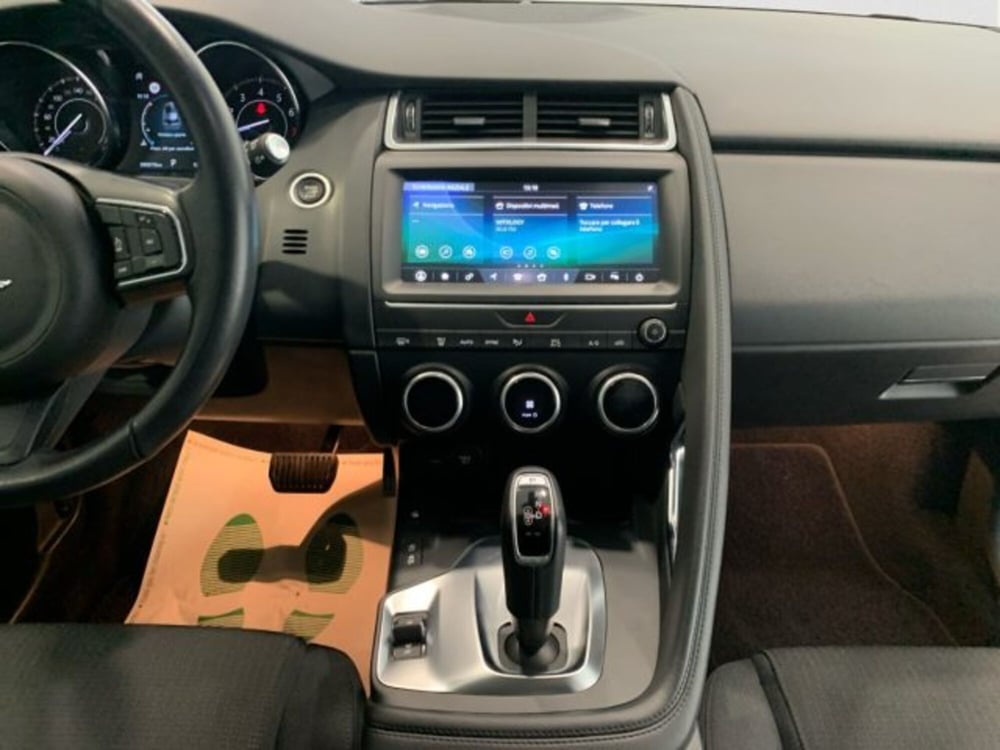 Jaguar E-Pace usata a Livorno (14)