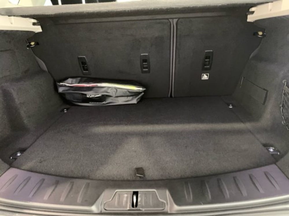Jaguar E-Pace usata a Livorno (19)