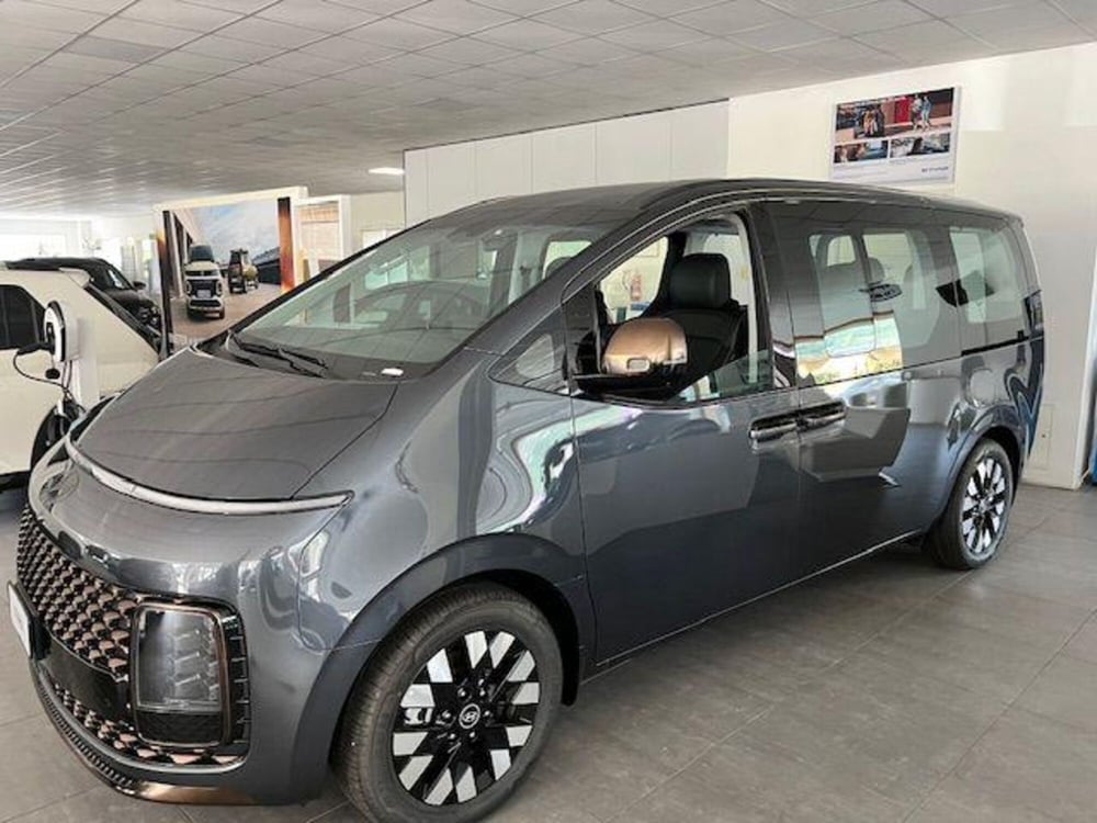 Hyundai Staria nuova a Verbano Cusio Ossola