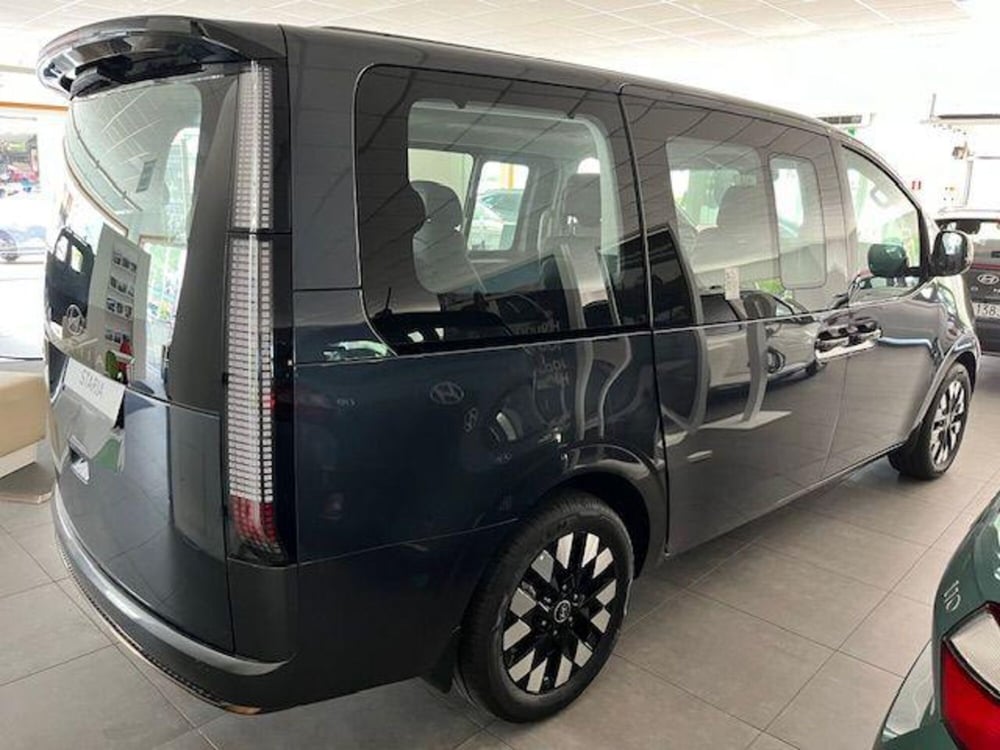 Hyundai Staria nuova a Verbano Cusio Ossola (11)