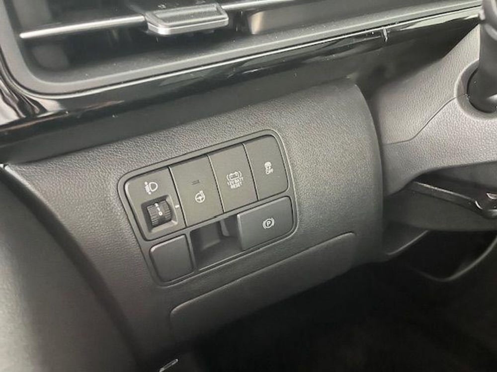 Hyundai Staria nuova a Verbano Cusio Ossola (14)