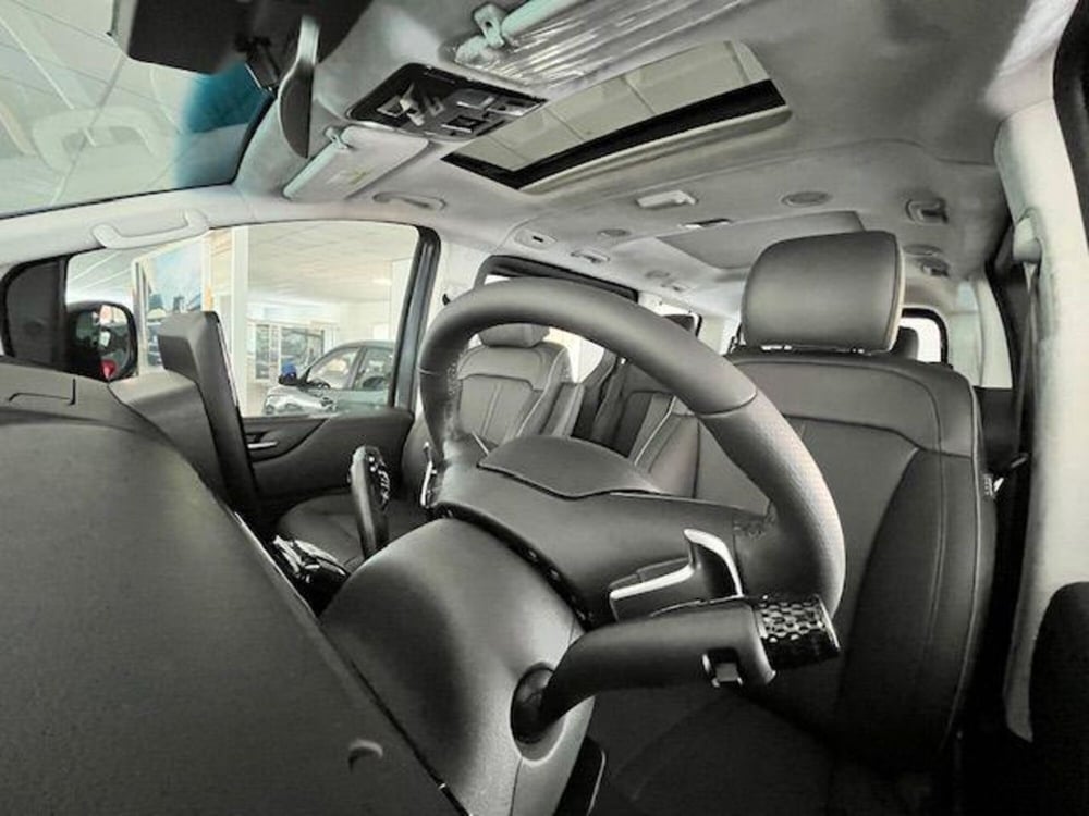 Hyundai Staria nuova a Verbano Cusio Ossola (17)