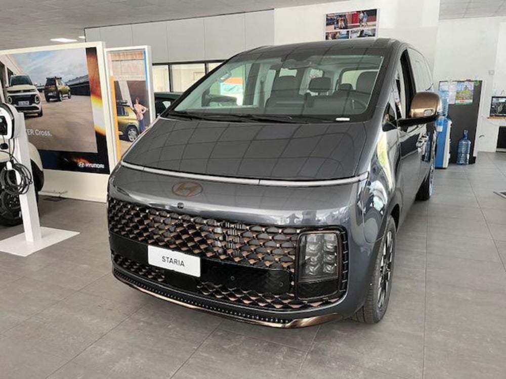 Hyundai Staria nuova a Verbano Cusio Ossola (2)