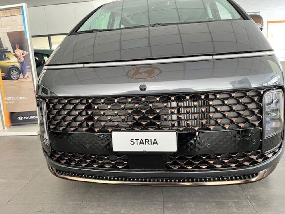 Hyundai Staria nuova a Verbano Cusio Ossola (3)