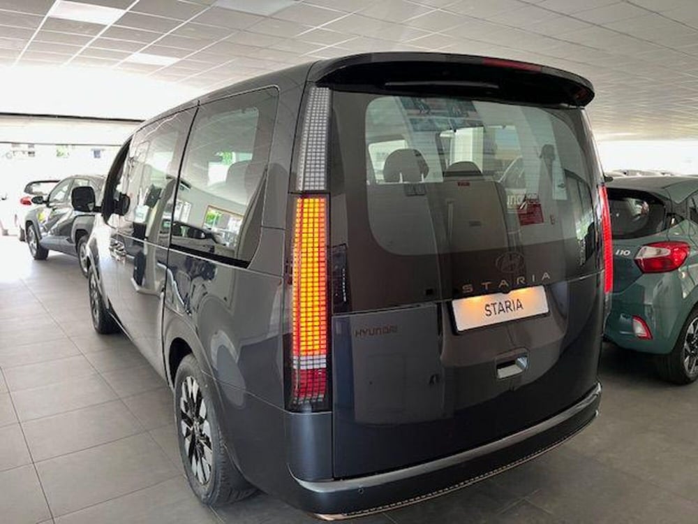 Hyundai Staria nuova a Verbano Cusio Ossola (7)