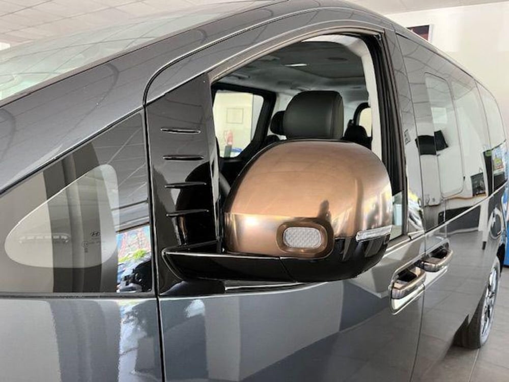 Hyundai Staria nuova a Verbano Cusio Ossola (8)