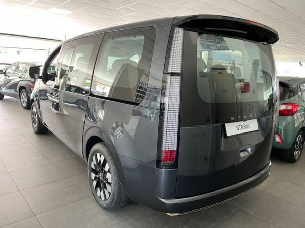 Hyundai Staria nuova a Verbano Cusio Ossola (9)