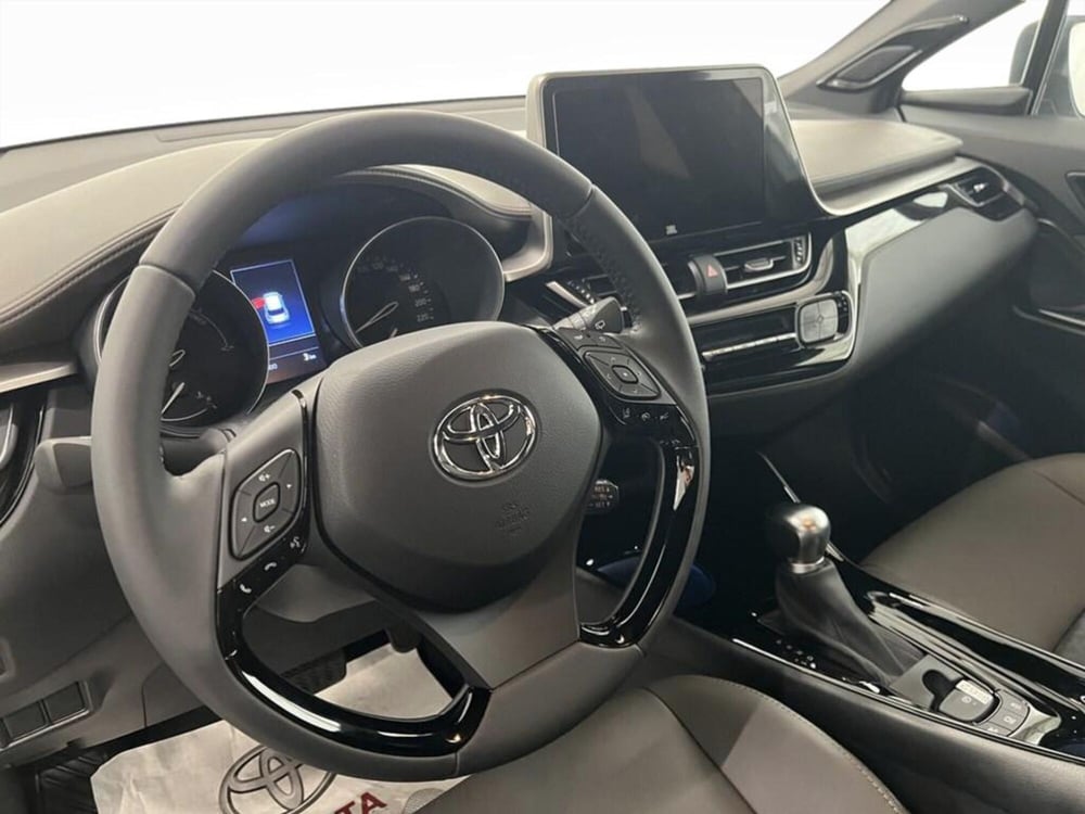 Toyota Toyota C-HR usata a Monza e Brianza (12)