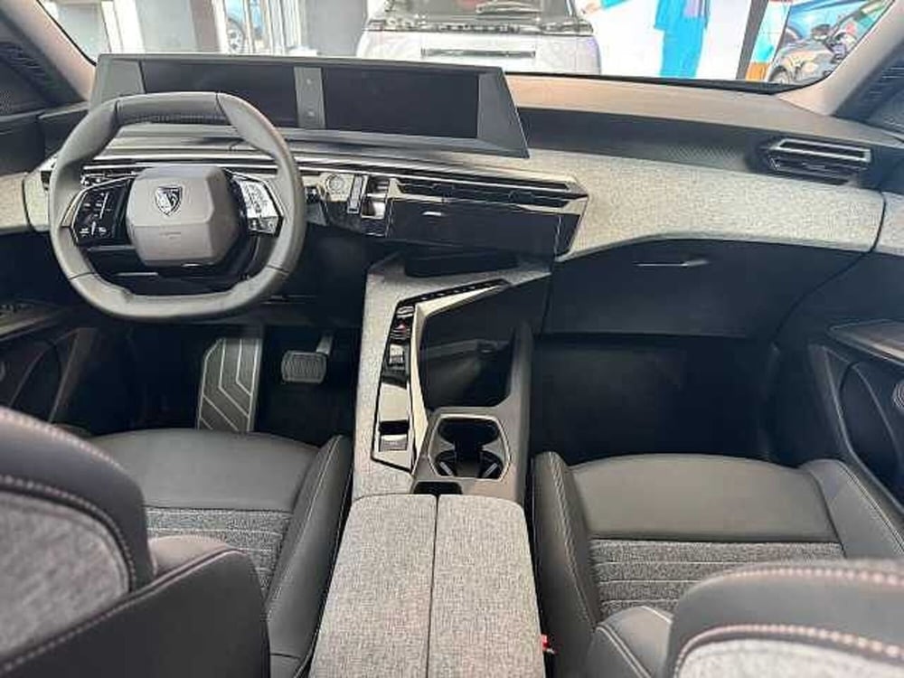 Peugeot 5008 nuova a Brescia (7)