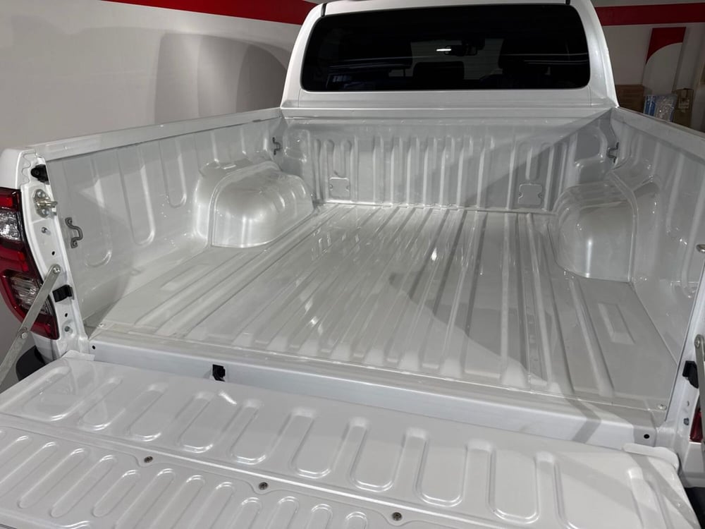 Toyota Hilux nuova a Lecco (10)