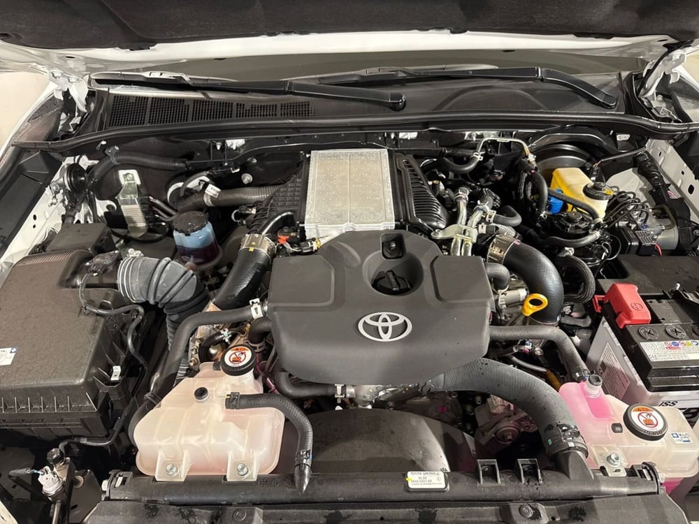 Toyota Hilux nuova a Lecco (13)