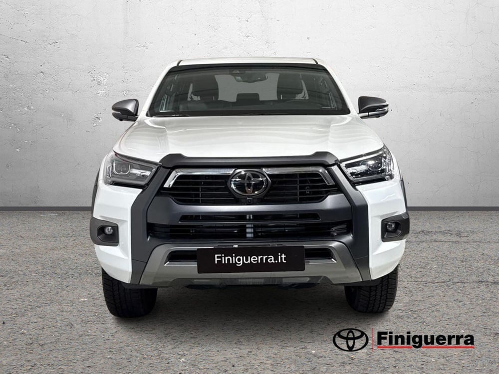 Toyota Hilux nuova a Lecco (2)