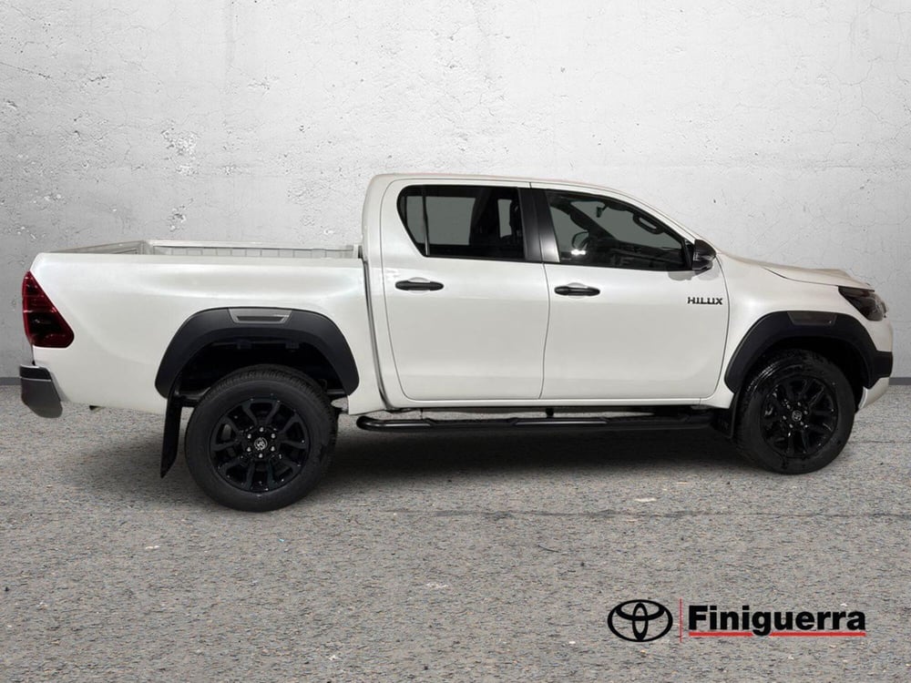 Toyota Hilux nuova a Lecco (5)