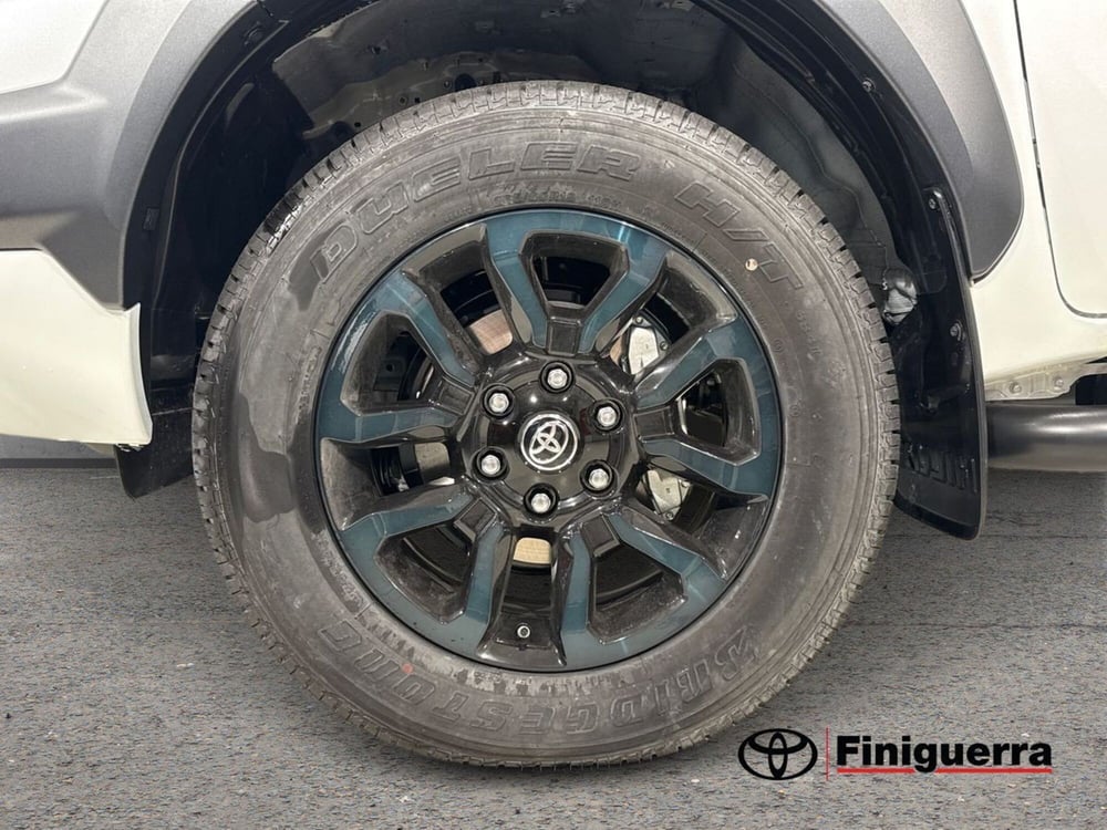 Toyota Hilux nuova a Lecco (6)