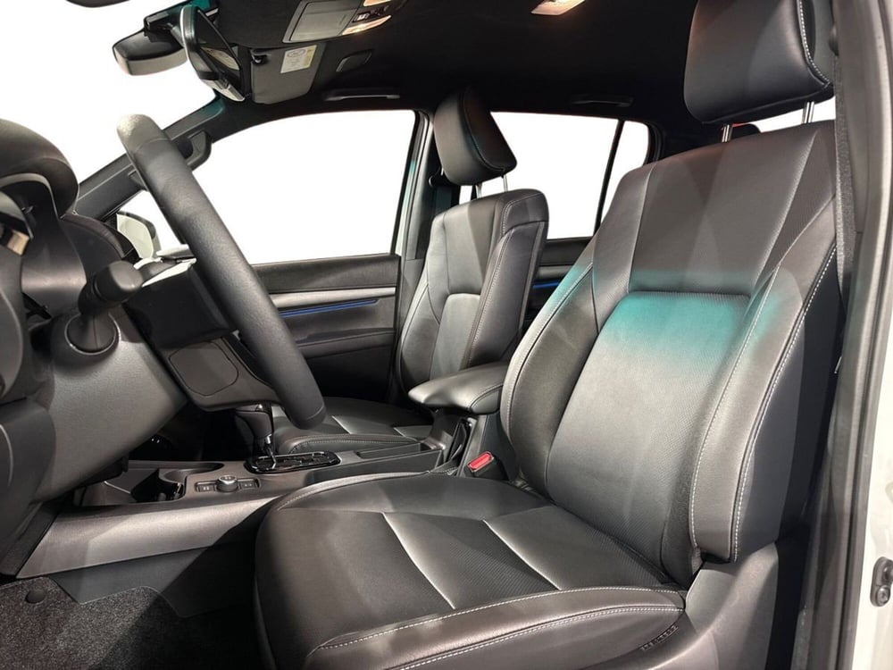 Toyota Hilux nuova a Lecco (8)