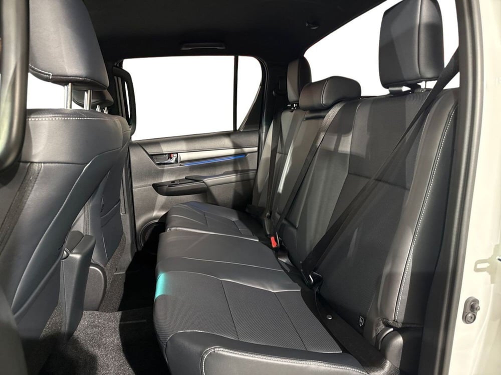 Toyota Hilux nuova a Lecco (9)