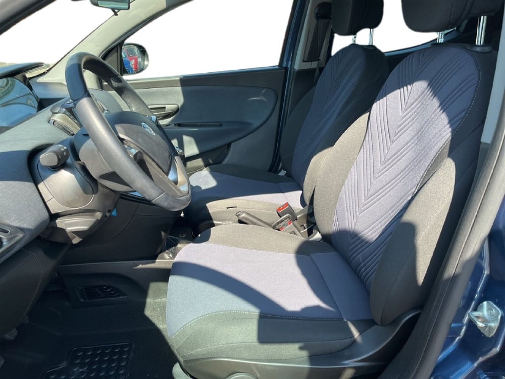 Lancia Ypsilon usata a Torino (10)